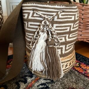 Columbian Bucket Bag Handmade Mochila Wayuu Crochet & Straw Woven Bottom Bag